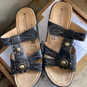Naturalizer Black Sandals. Size 8